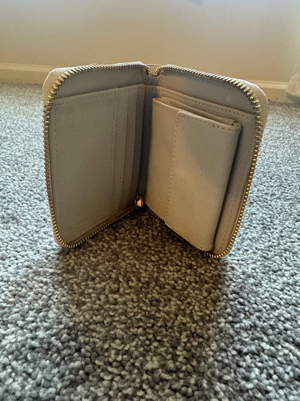 Michael Kors Wallet - Picture 2 of 4